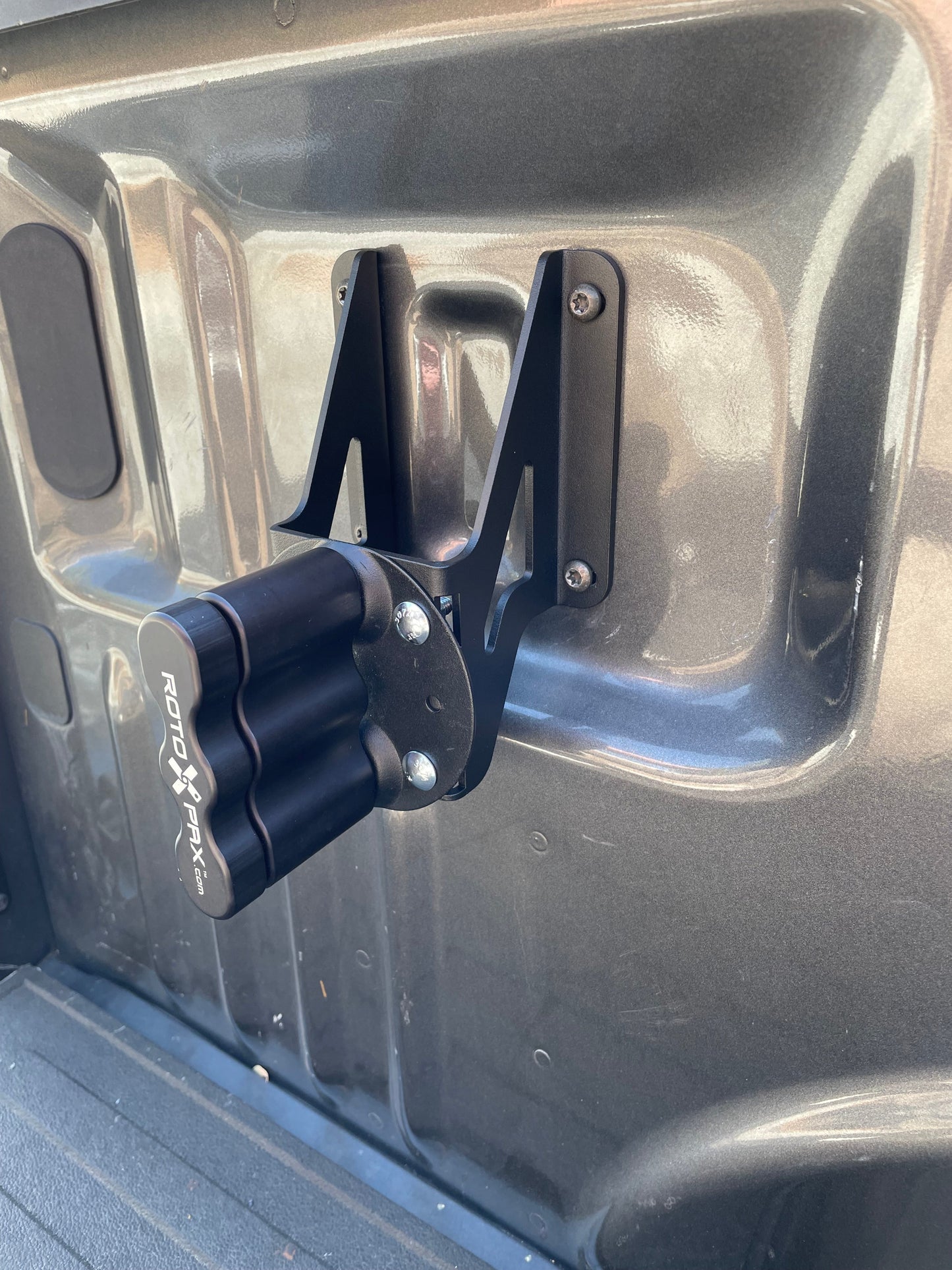 RotoPax Mounting Adapter F-150 and F-250 (Rear Box Link Location)
