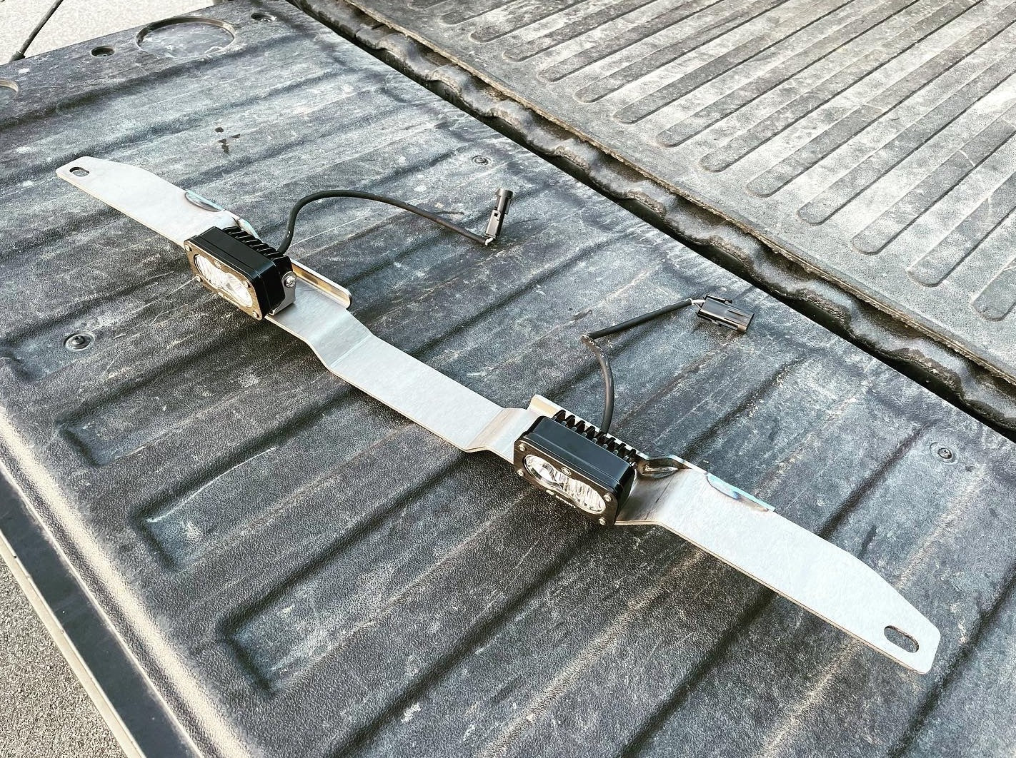 2019+ Silverado/Sierra 1500 Rear Facing Light Mount
